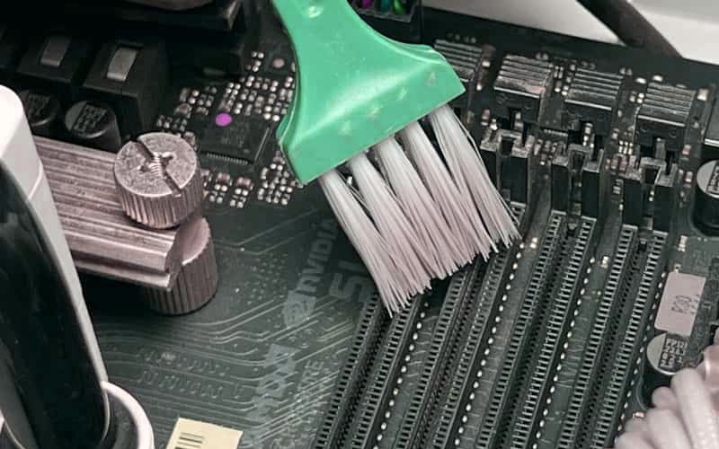 Bersihkan-pc-dari-slot-ram