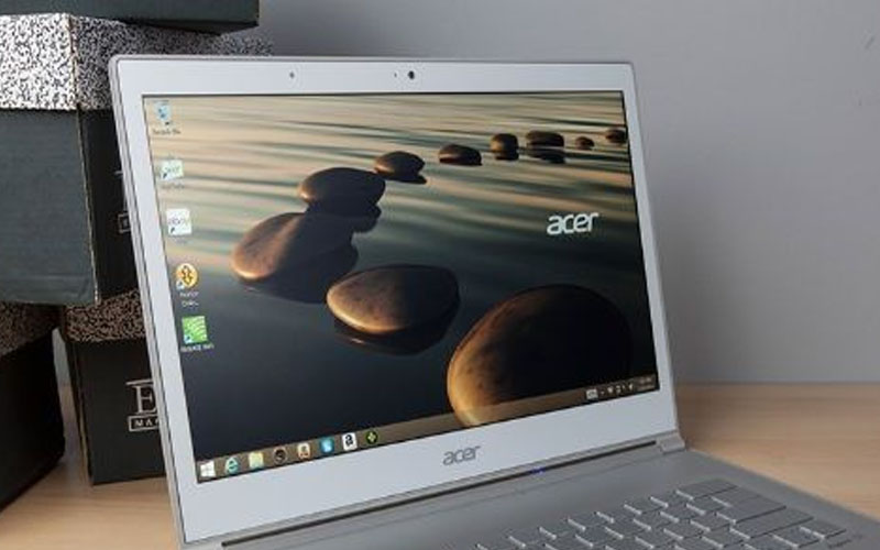 Laptop-bekas-cek-layar